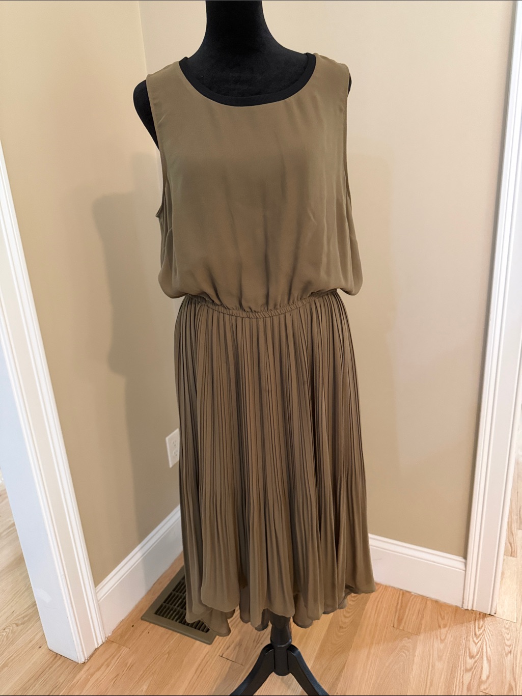 H&M Olive Sleeveless Pleated Midi Dress - Brand Unspecified